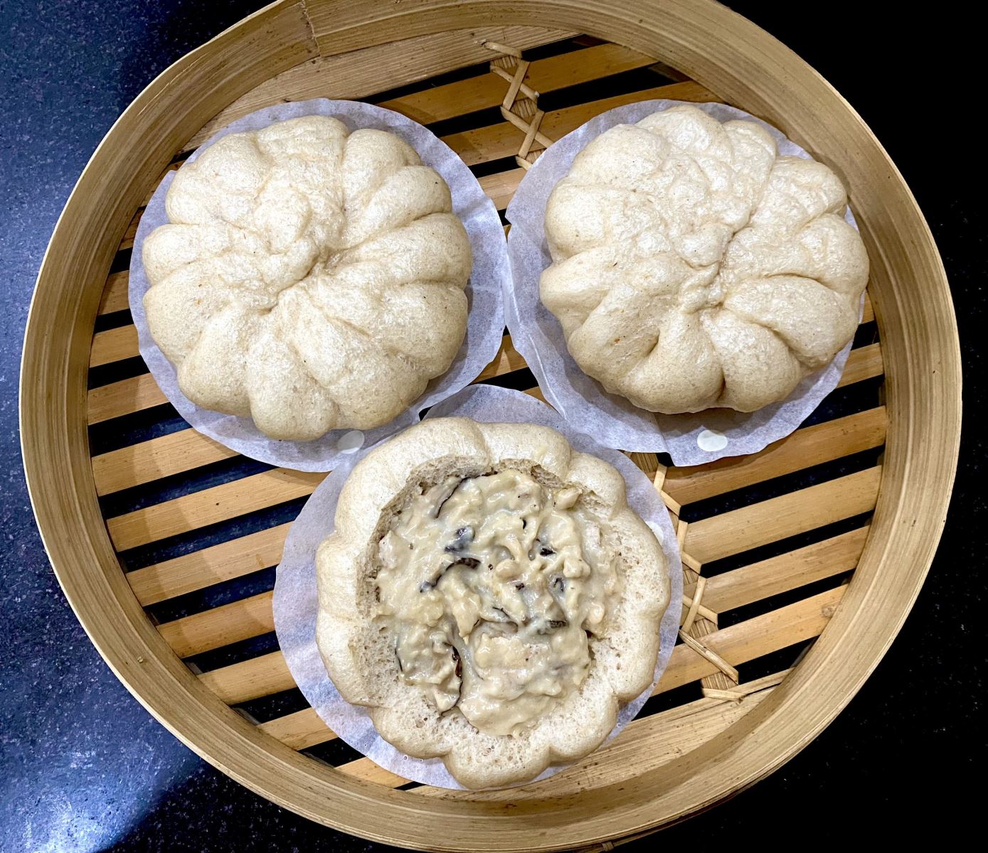 Bánh bao gà nấm bột nguyên cám<br/>(hộp 3 cái)