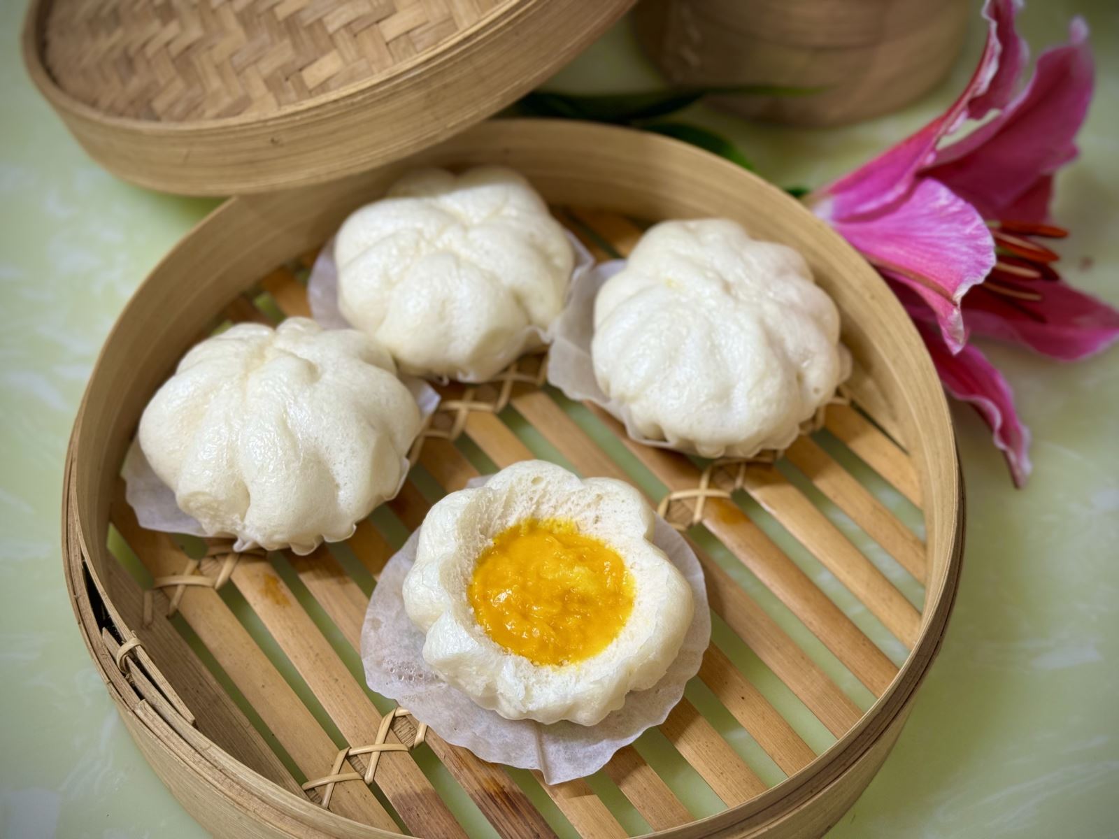 Bánh bao Cadé trứng muối<br/>(Hộp 4 cái)