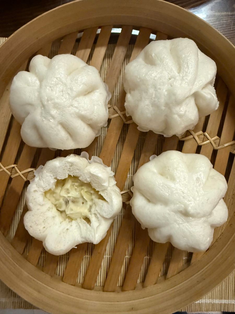 Bánh bao đậu xanh hạt sen<br/>(Hộp 4 cái)